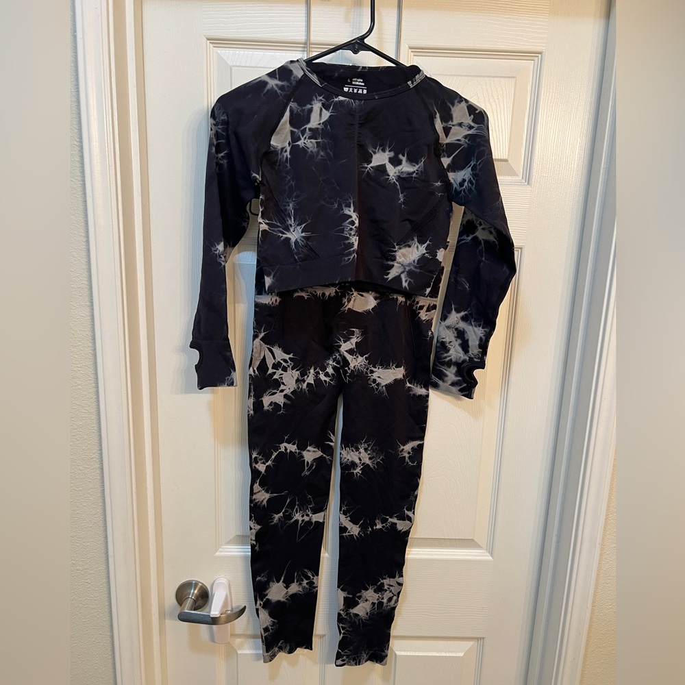 Tye dye marble workout set